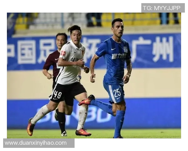 广州富力对阵深圳精彩直播回顾与赛后分析全方位解读赛事亮点与球员表现